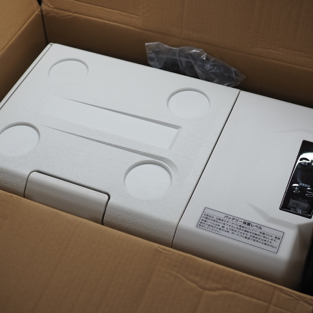 【未使用品】アイリスオーヤマ　ポータブル冷蔵冷凍庫30L IPD-3B-W＊長期保管品【鴻巣店】