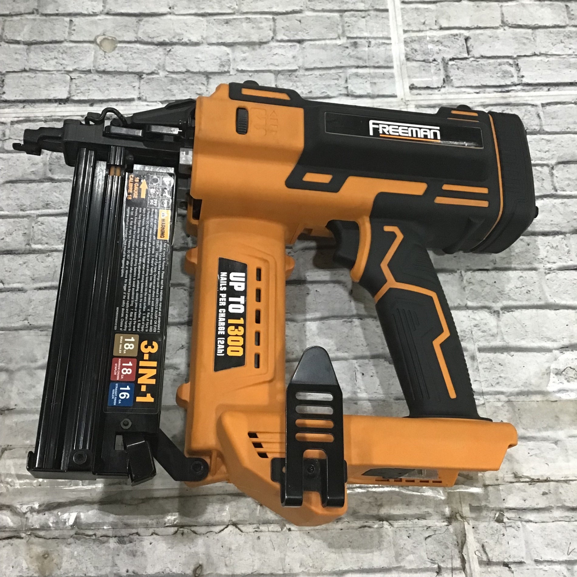 新品未使用　FREEMAn 3-in-1充電式釘打ち機/釘打機•電動タッカー Amazon | FREEMAn 3-in-1釘打ち機/釘打機•タッカー 、単発連続