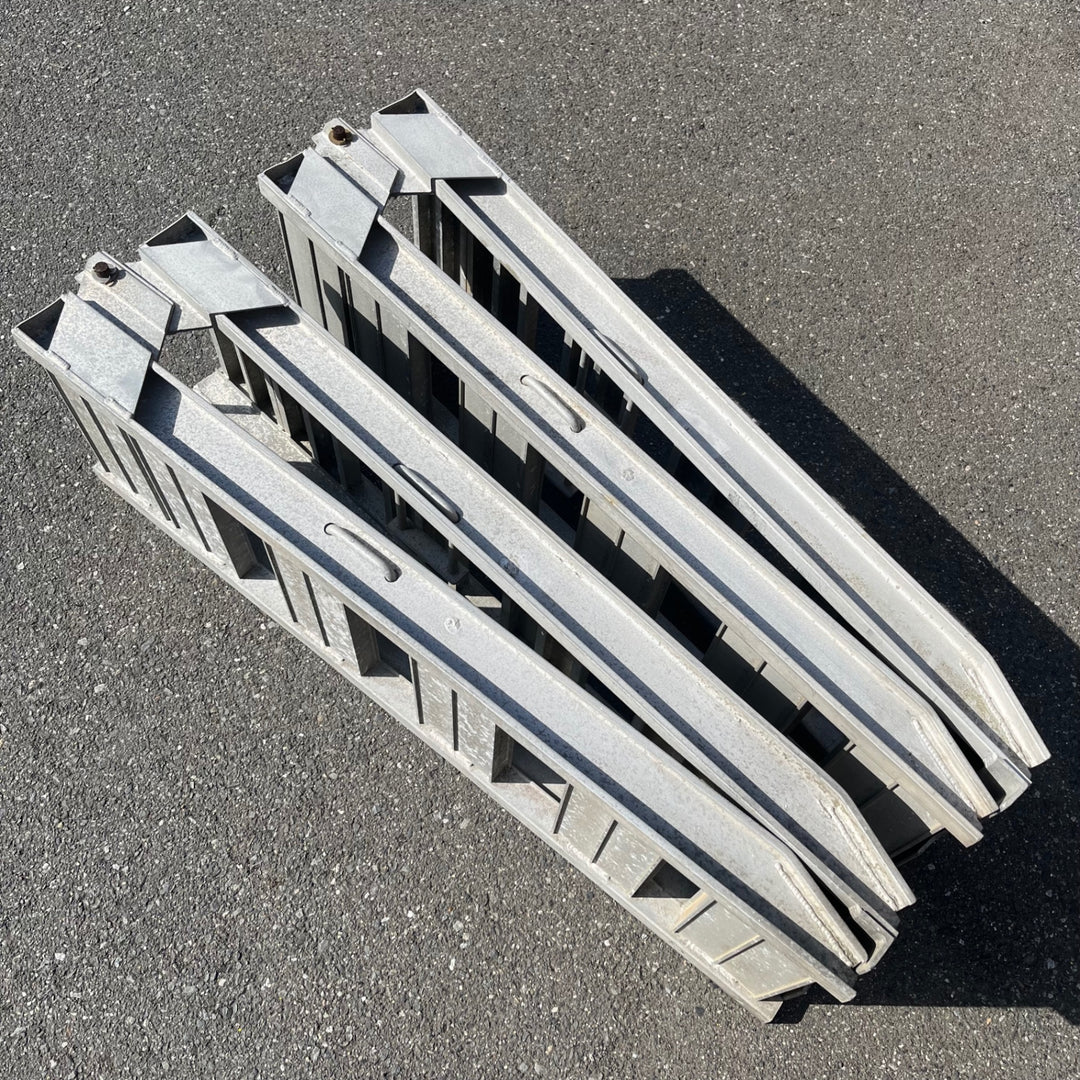 【店頭受取り限定】メーカー型式不明 折りたたみアルミブリッジ 2本組 全長約240cm 幅約30cm ラダー【岩槻店】