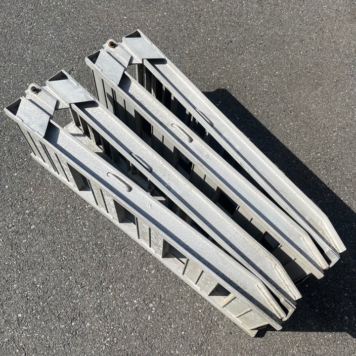【店頭受取り限定】メーカー型式不明 折りたたみアルミブリッジ 2本組 全長約240cm 幅約30cm ラダー【岩槻店】