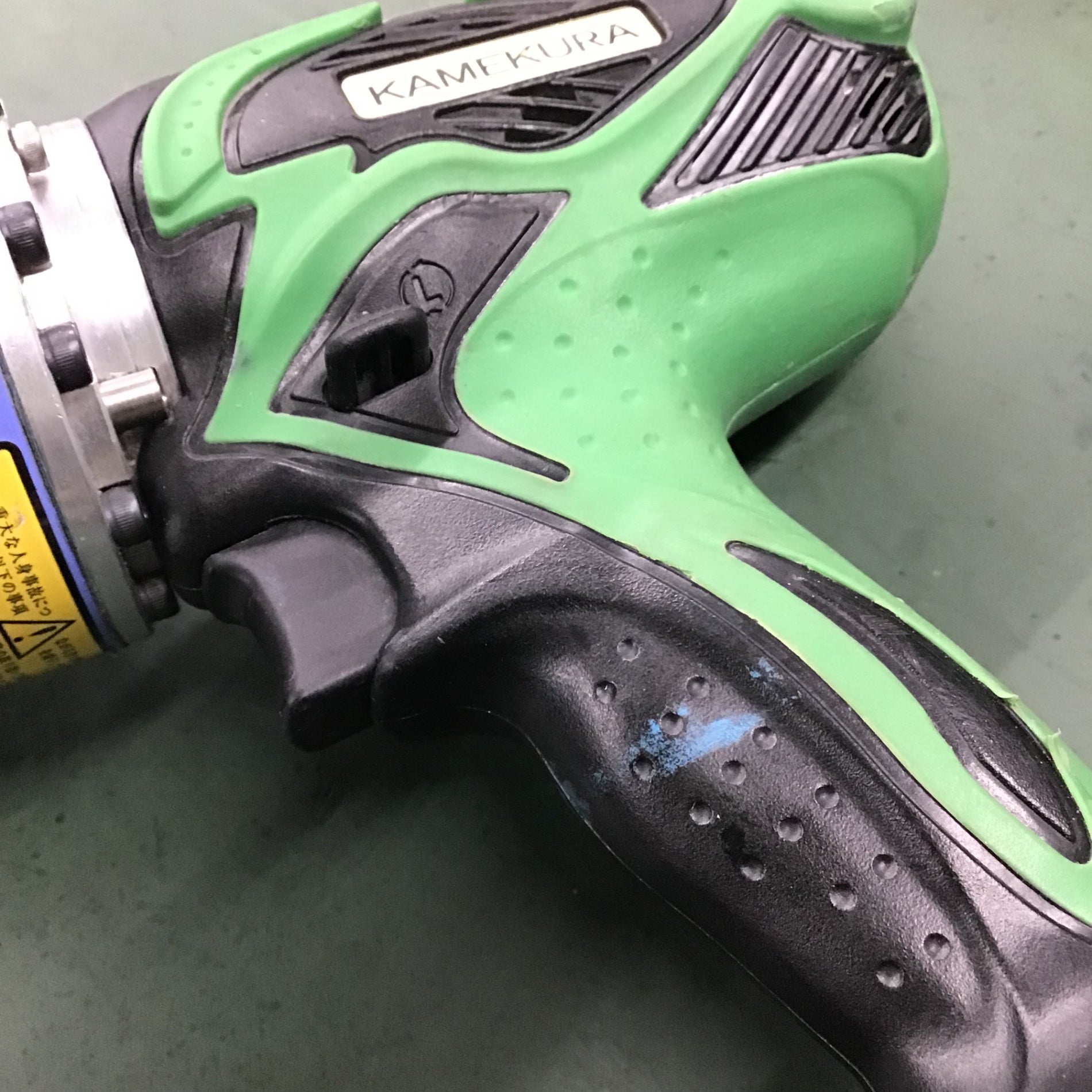 亀倉精機 DW-408B 全ねじカッター コードレスハードカッター【リライズ野田愛宕店】【中古品】管理番号：24000100933191点限り早い者勝ち！ 亀倉精機コードレスハードカッター全ねじカッターDW-408B