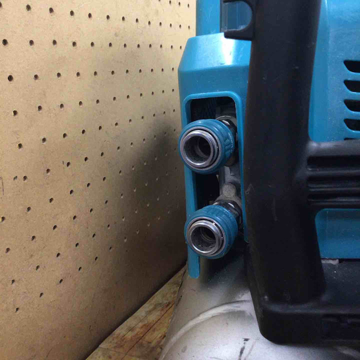 ★マキタ(makita) 常圧高圧エアコンプレッサー AC462XL【川崎店】