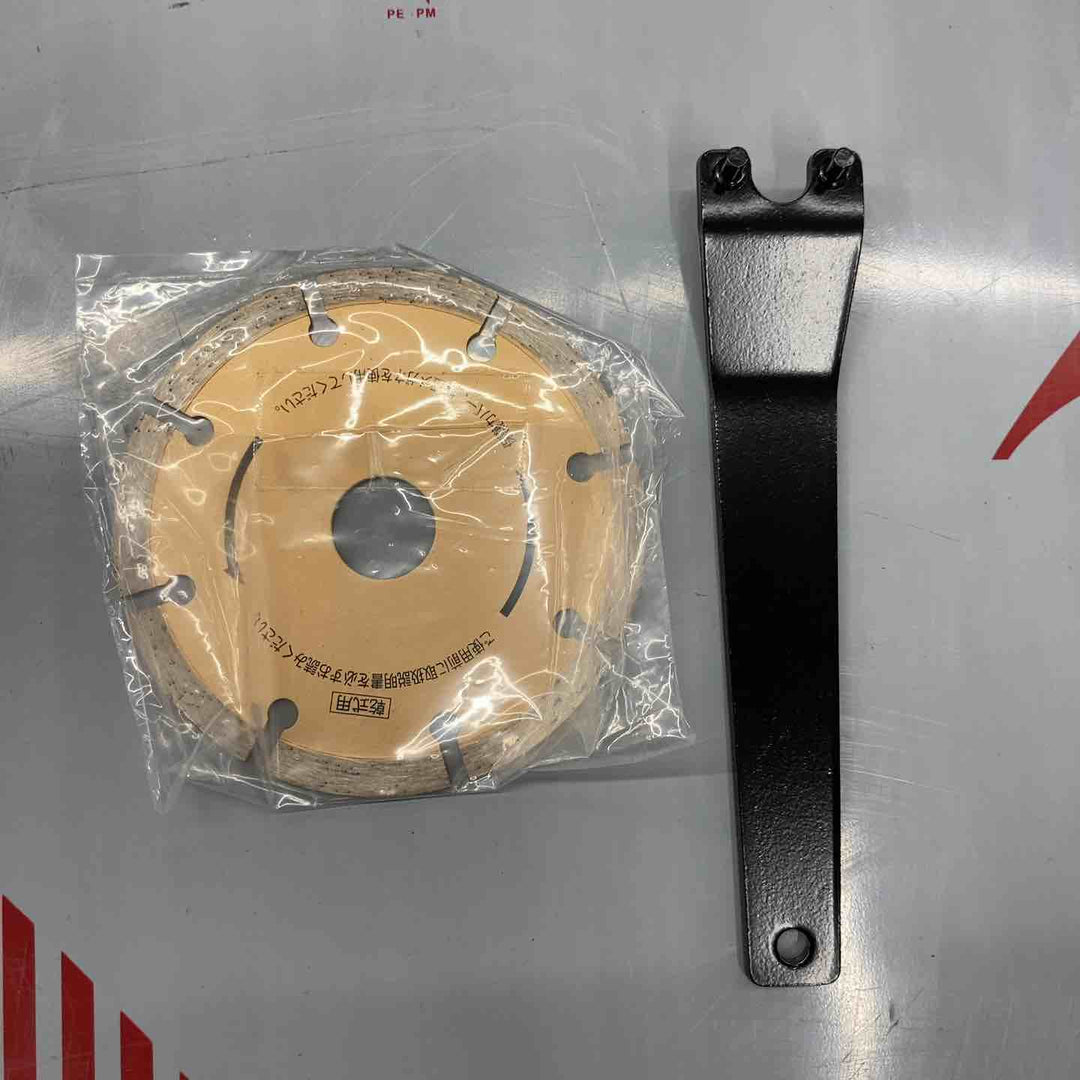 【未使用品(店頭展示品)】 マキタ(makita) 105mmカッタ 4104BA 100V 【東大和店】
