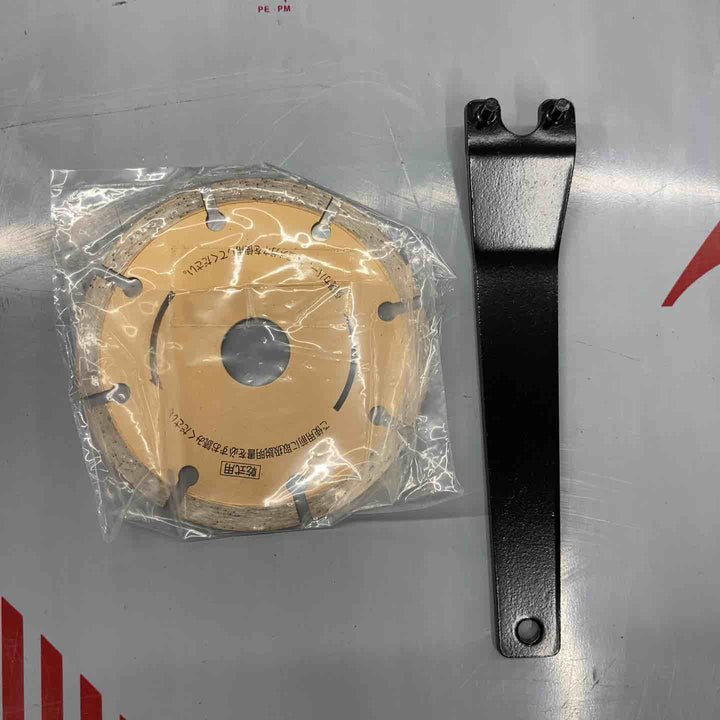 【未使用品(店頭展示品)】 マキタ(makita) 105mmカッタ 4104BA 100V 【東大和店】