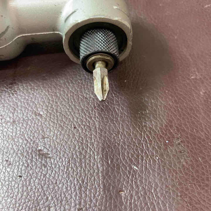 【中古品】 マキタ(makita) 充電式アングルインパクトドライバ 18V TL061DZ おまけバッテリー1個付 (18V/3.0Ah BL1830B) 【東大和店】