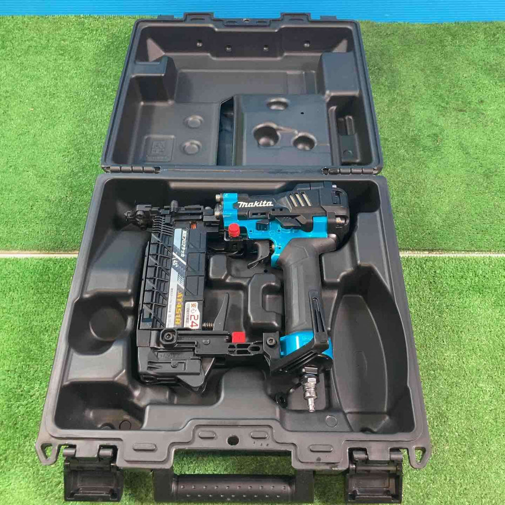 【SFU】makita AT451HM 高圧フロアタッカ【中古動作品】 MAKITA マキタ 高圧フロアタッカ 4mm エアタッカ AT451HM - 中古工具