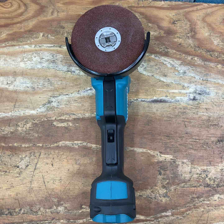 【美品】★マキタ(makita) 125mm コードレスディスクグラインダ GA520DZ 18V X-LOCK 本体のみ【柏店】