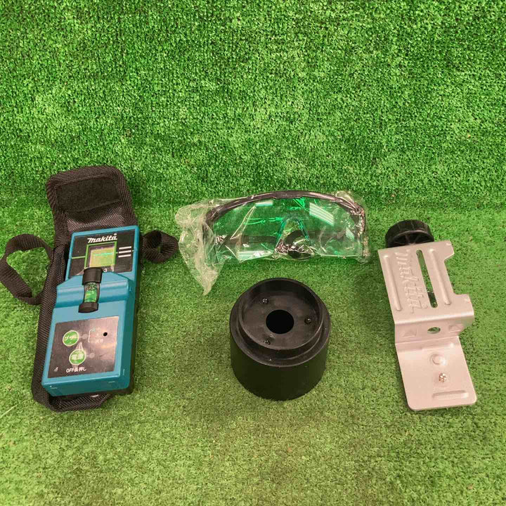 ◇マキタ(makita) 高輝度コードレスグリーンレーザー墨出し器 SK312GDZ おおがね・通り芯・ろく (SK312GD)【川崎店】