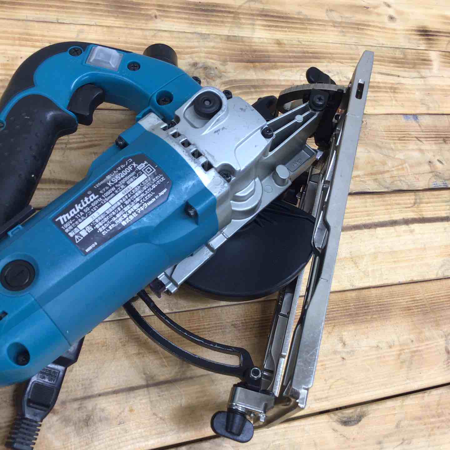 中古品】 マキタ(makita) 125mm 防じん丸のこ KS5200FX 100V 中古品】 マキタ(makita) 125mm 防じん丸のこ KS5200FX 100V