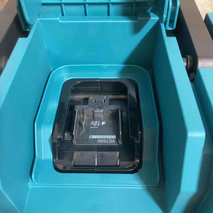 ★マキタ(makita) コードレス小型集じん機 乾湿両用 VC750DRG【戸田店】