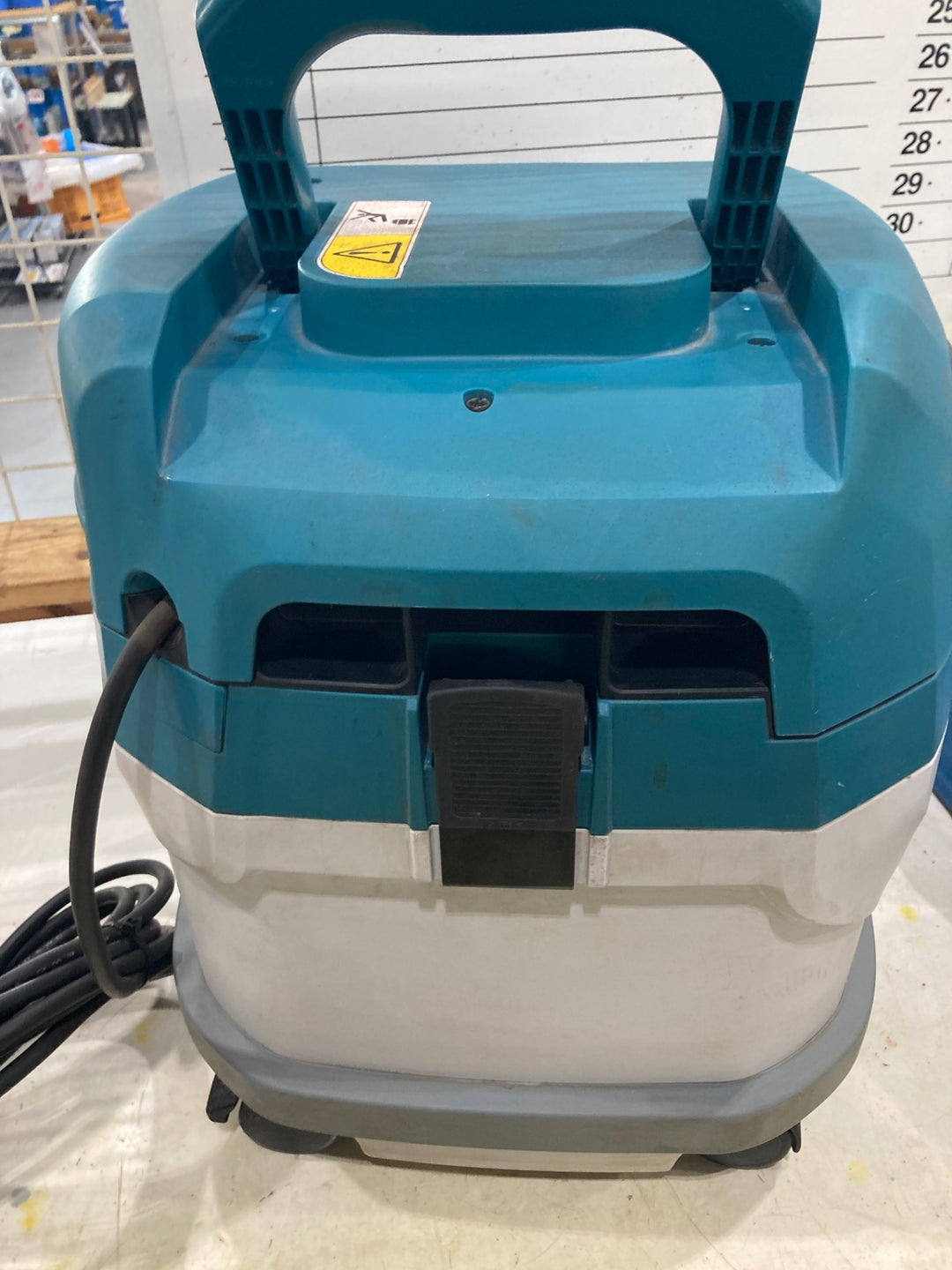 ★マキタ(makita) 集じん機 乾湿両用 VC1500　集じん量　15L　吸込仕事率　350W　【川口店】