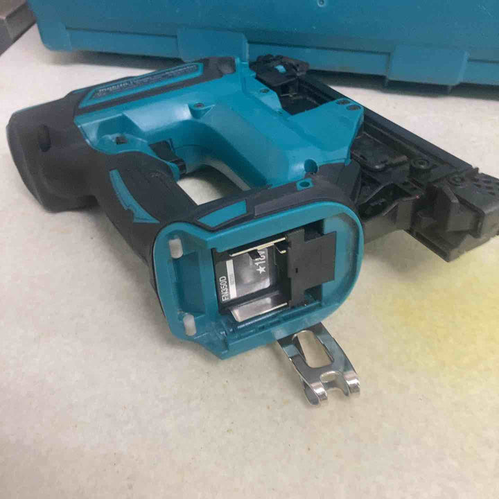 ★マキタ(makita) コードレスフィニッシュネイラ FN350DZK【町田店】