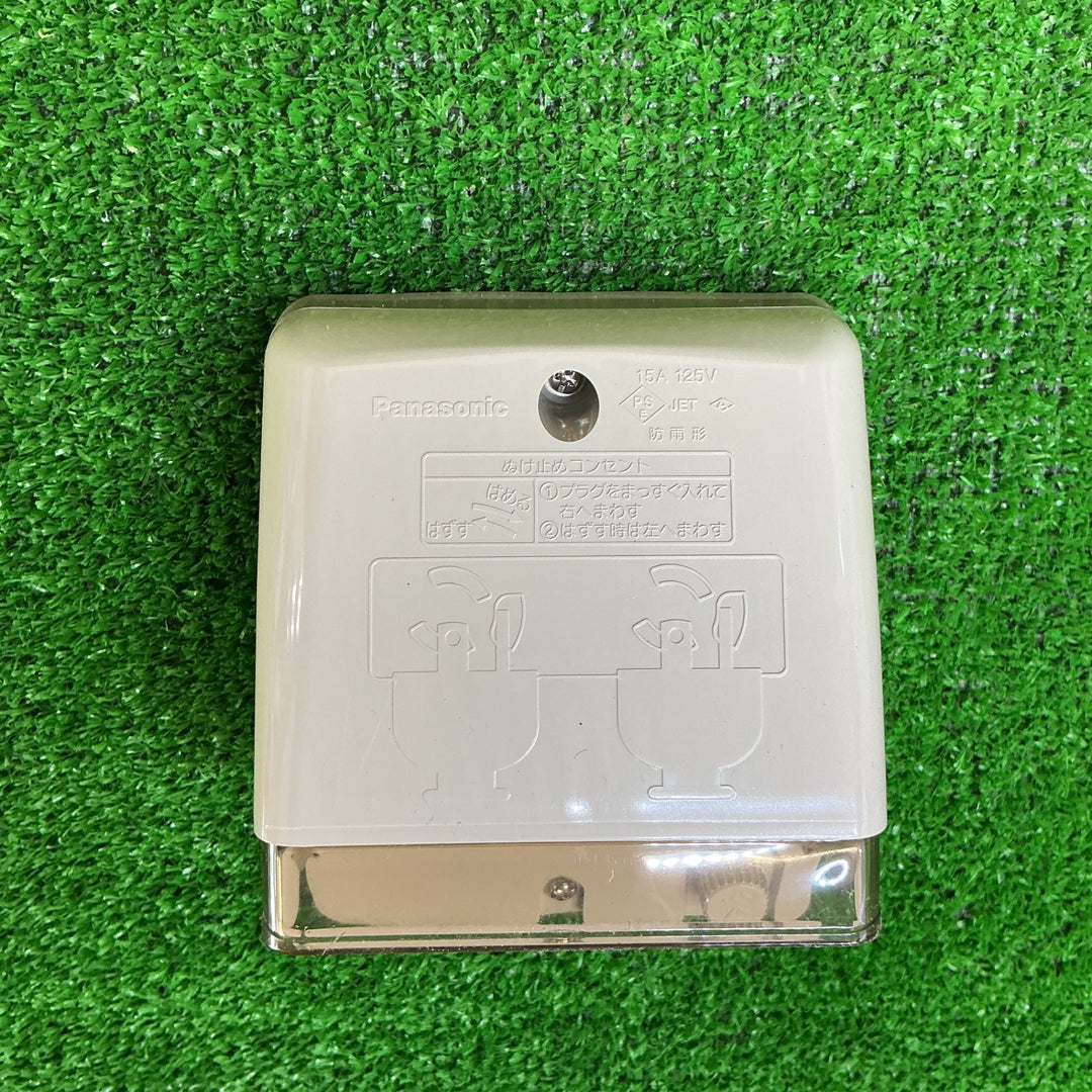 【未使用品】  Panasonic パナソニック フル接地防水 ダブルコンセント φ39 WK4106 工事用 配線器具 抜け止め アースターミナル付 露出 埋込両用 クリームグレー 5個セット【電材館越谷店】