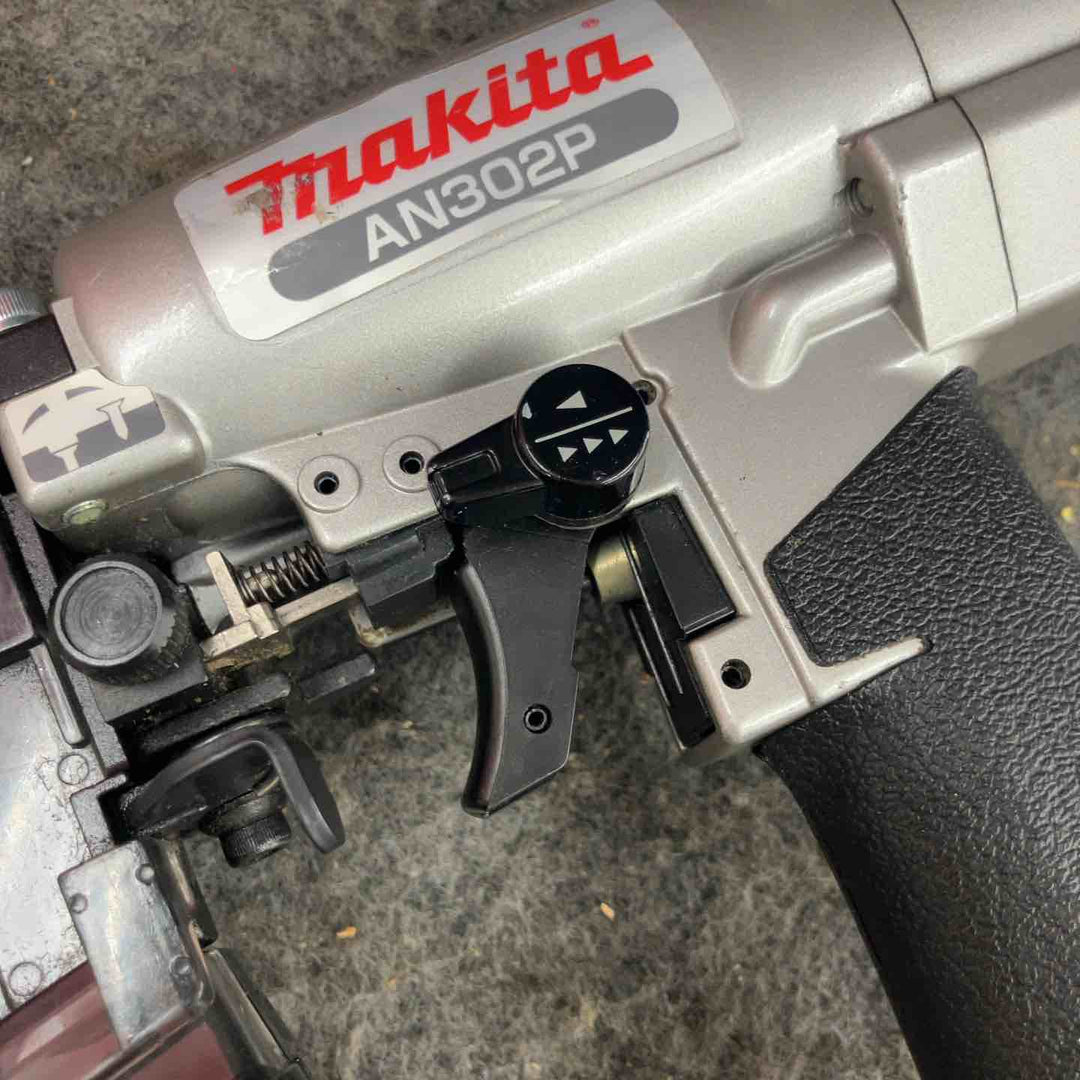☆マキタ(makita) 常圧釘打ち機 AN302P【鴻巣店】