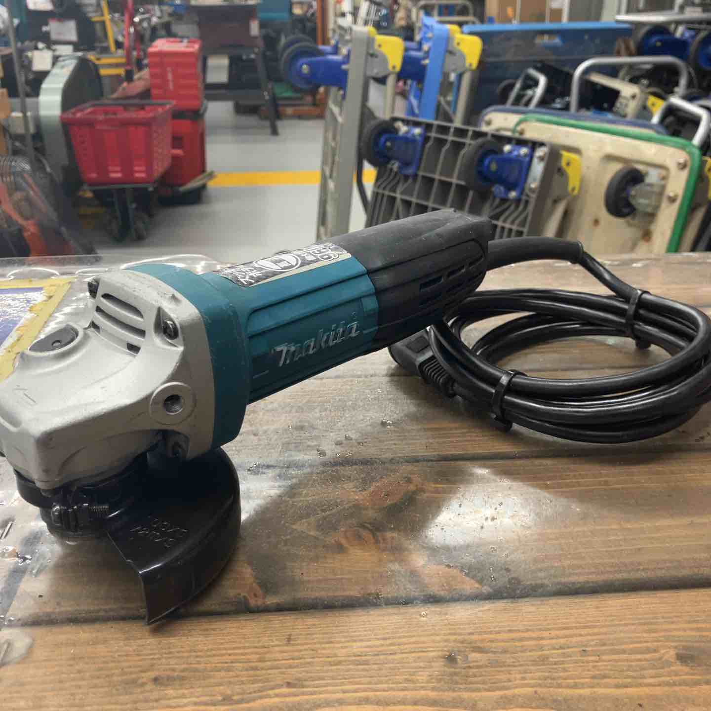 ☆マキタ(makita) 100mmディスクグラインダー GA4031【戸田店