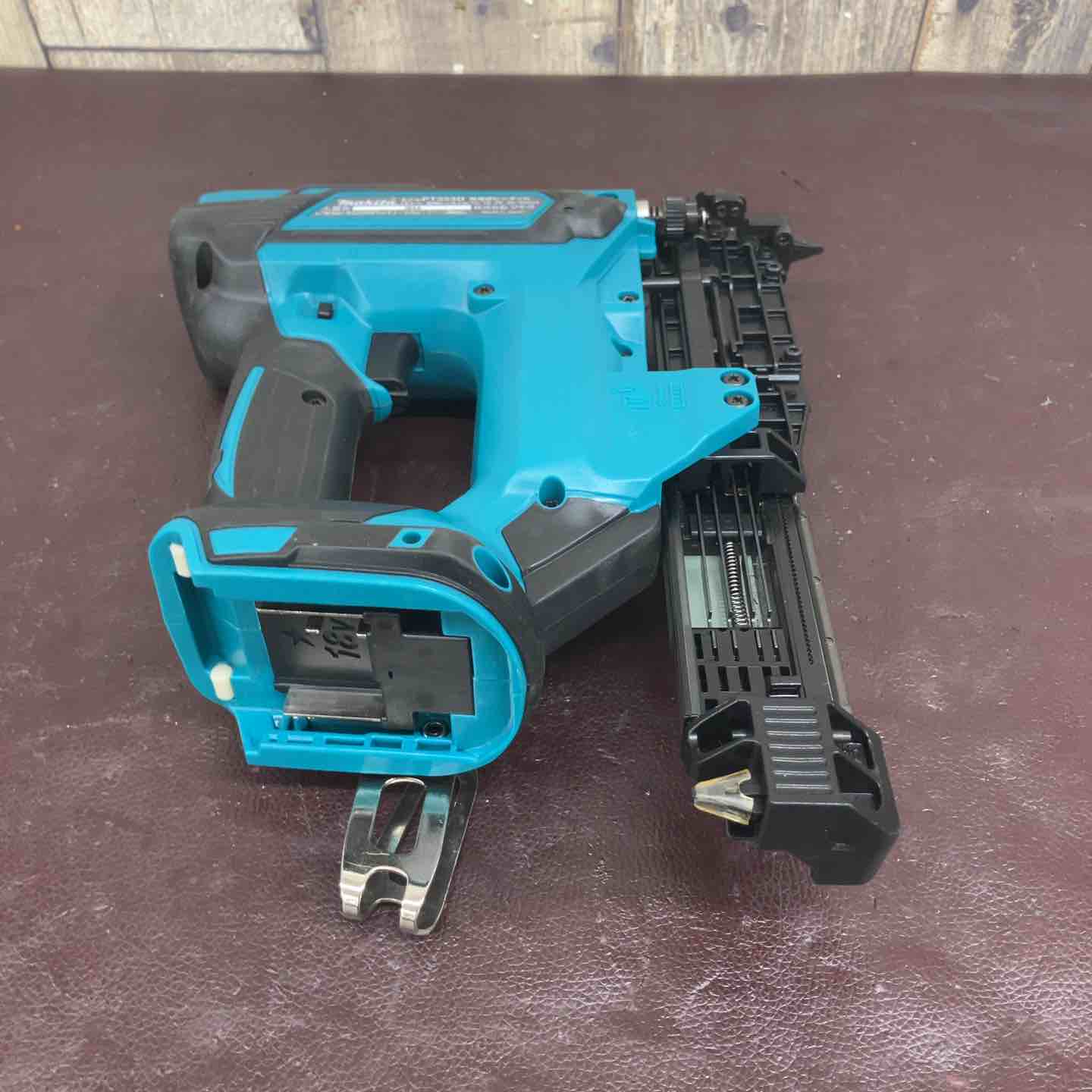 中古品】マキタ(makita) コードレスピンネイラ PT353DRG【東大和店