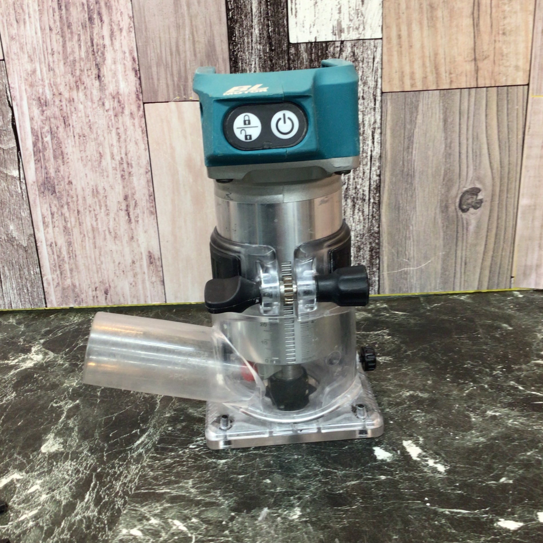 マキタ(makita) コードレストリマー RT50DZ Amazon | マキタ(Makita) 充電式トリマ18V(本体のみ) RT50DZ