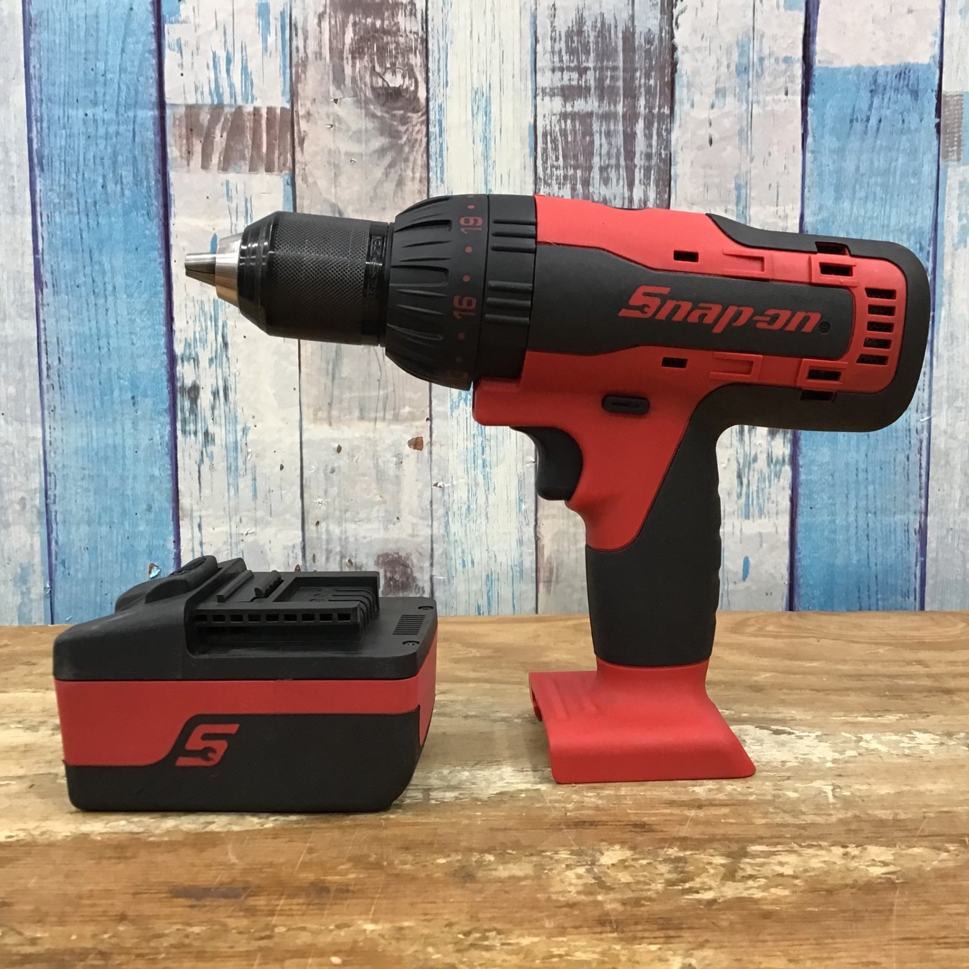 爆買い大得価中古 スナップオン Snap-on 18V コードレスドリル 2.5Aｈバッテリー 充電器 セット CDRJ6850 本体