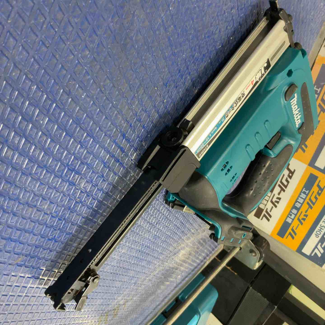 ☆マキタ(makita) コードレスタッカ ST420DZK【草加店】