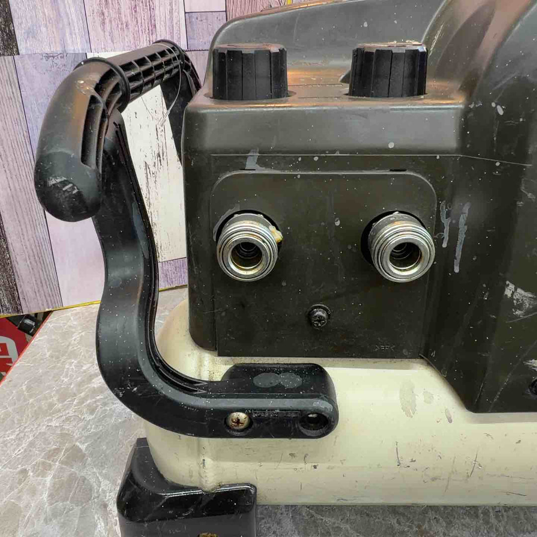 ◇マキタ(makita) 常圧専用エアコンプレッサー AC2211 50Hz【八潮店】