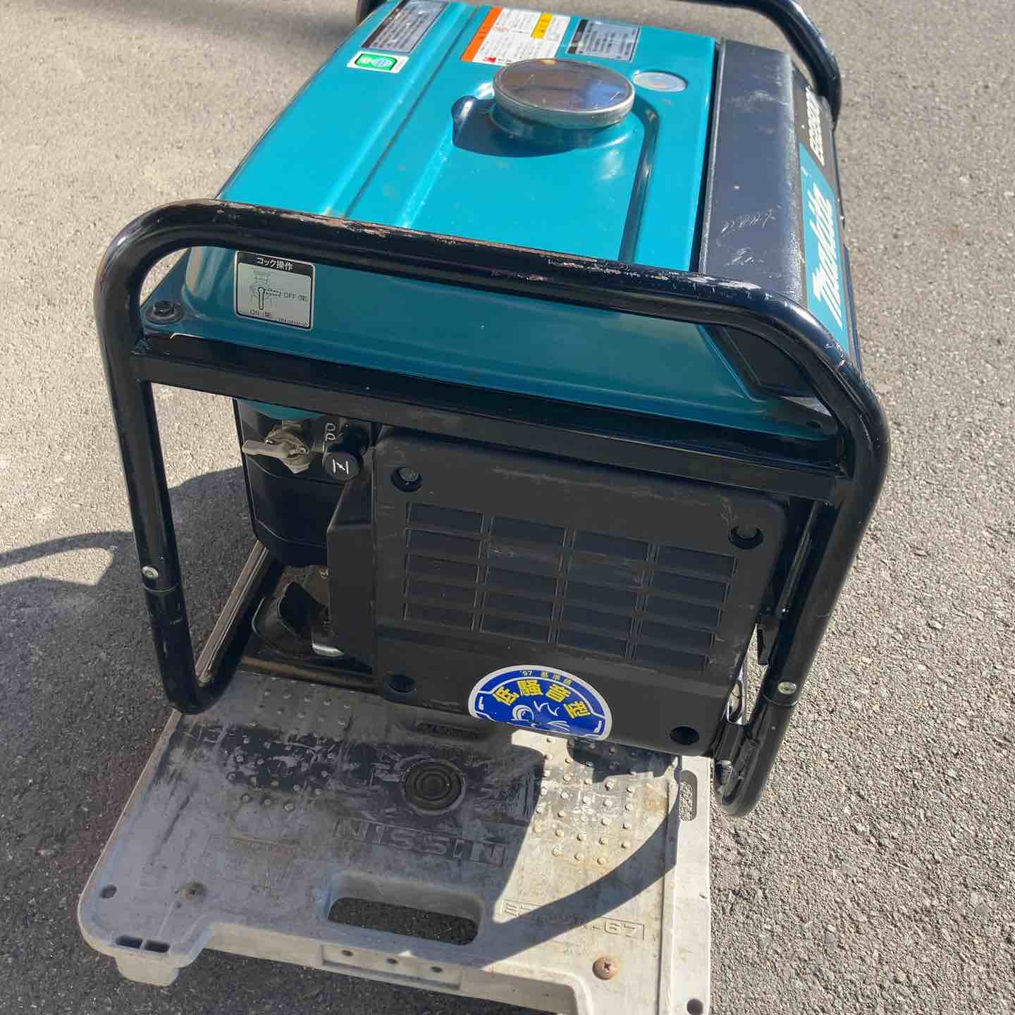 中古】【動作OK】【店頭引取限定】マキタ MAKITA エンジン発電機
