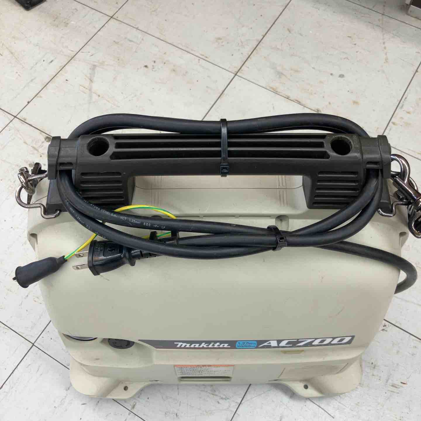 中古品】 マキタ/makita エアコンプレッサー・AC700 【鴻巣店