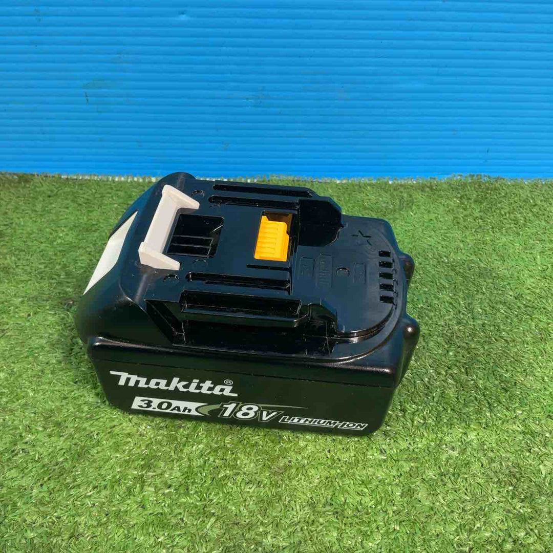 ★マキタ(makita) コードレス真空ポンプ VP180DZ 18V3.0Ahバッテリー付(充電2回)【岩槻店】