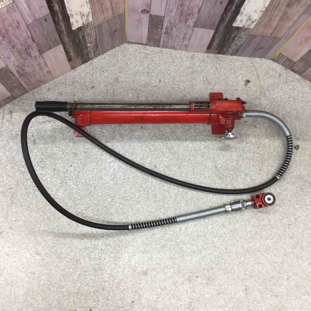 理研 手動油圧ポンプ P-1B　先端S04-15【八潮店】