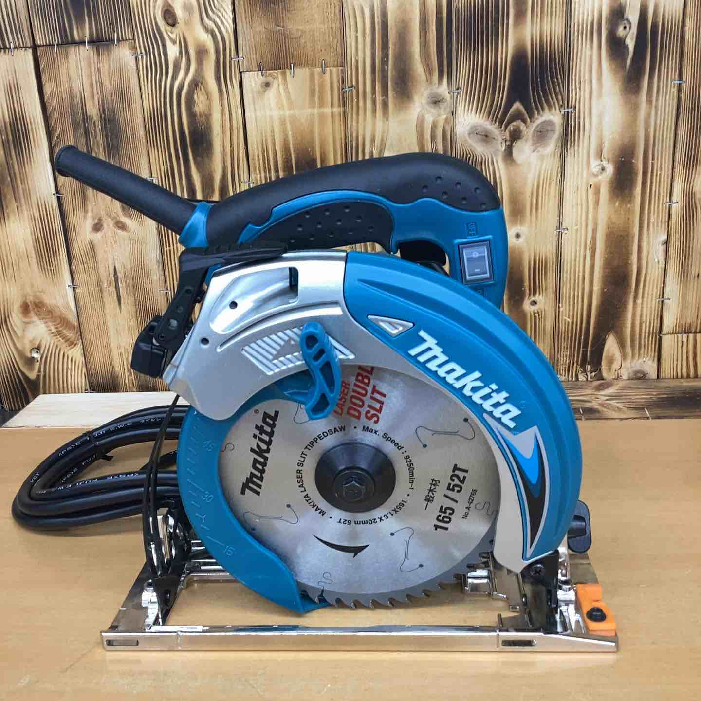 イソノファクトリー　チャーン　新品 マキタ(makita) 5637BA 165mm電気マルノコ アルミベース チップソー