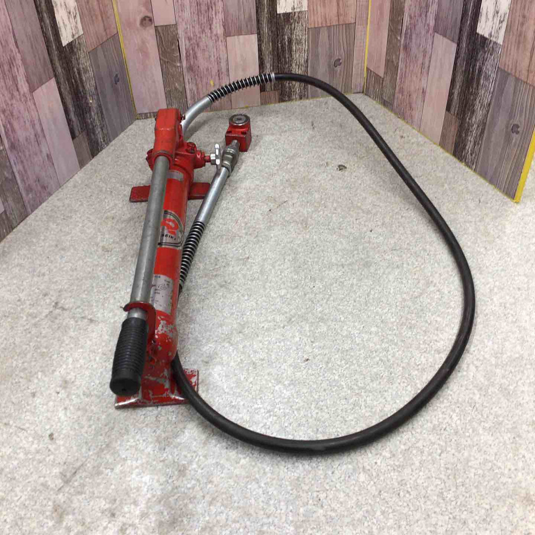 理研 手動油圧ポンプ P-1B　先端S04-15【八潮店】