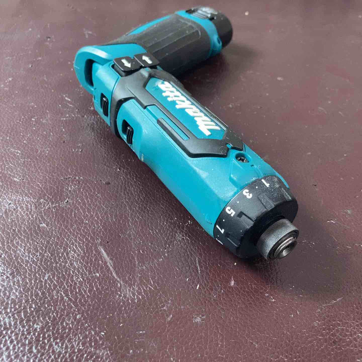 【中古品】★マキタ(makita) コードレスペンドリルドライバー DF012DSH【東大和店】