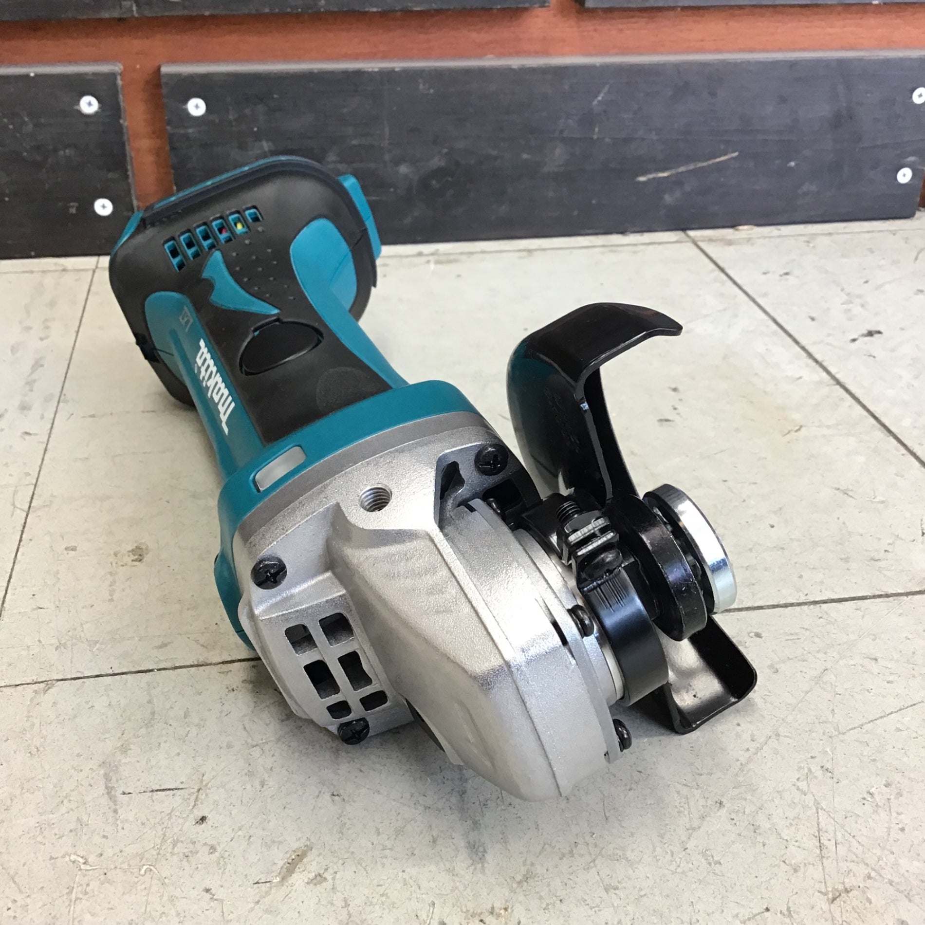 中古美品】 マキタ/makita コードレスディスクグラインダ GA402DZ