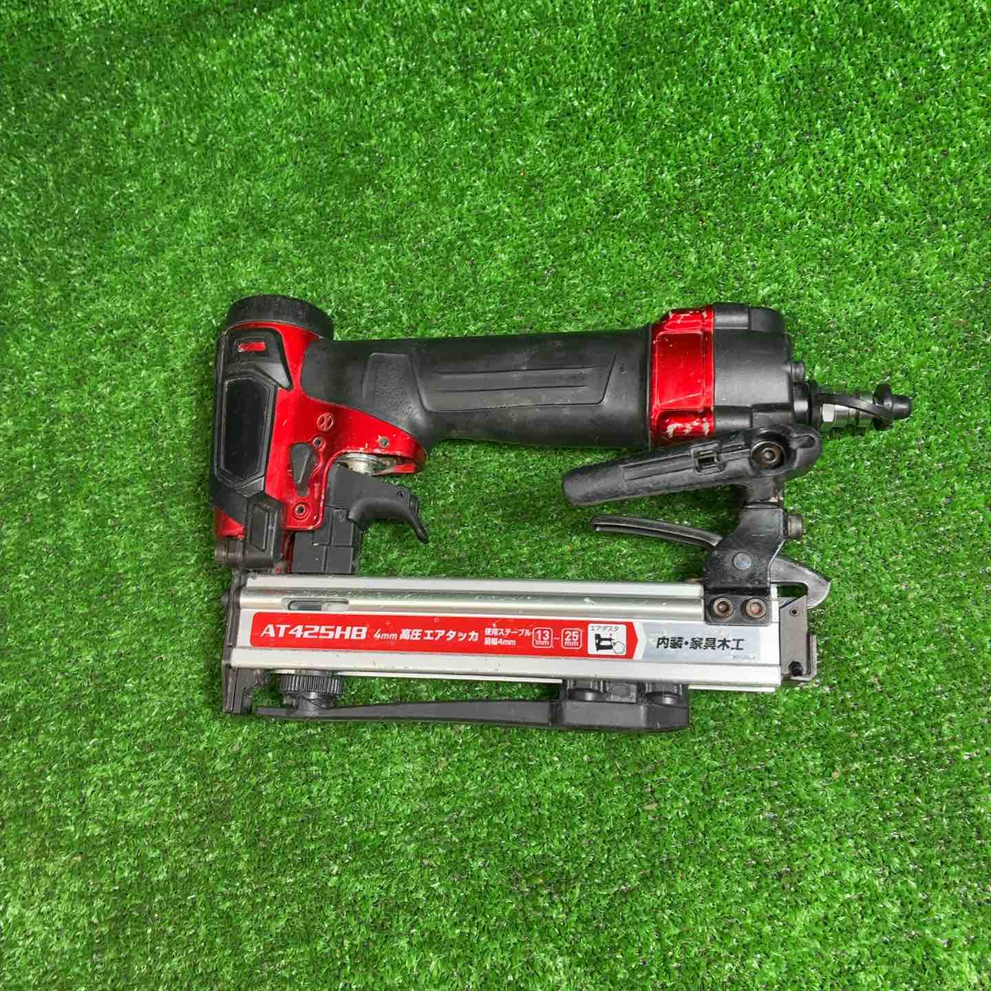 【中古】マキタ Makita AT425A エアタッカ 常圧【ハンズクラフト佐賀】 マキタ エアタッカ (常圧) ※J線 AT425BZK〜AT1025BZK - 工具通販