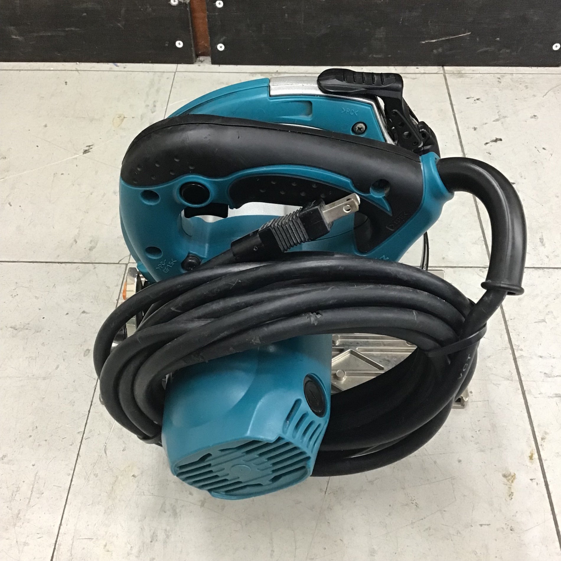 中古品】 マキタ/makita 電気マルノコ・5637BA 【鴻巣店】 – アクト