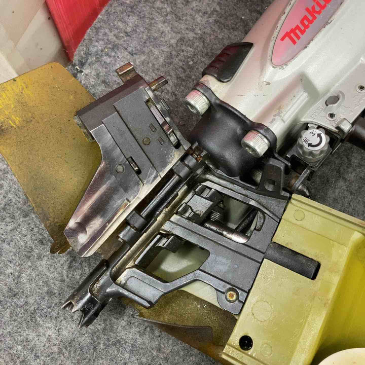 【現状品】◇マキタ(makita) 75mm高圧エア釘打ち機 AN710H【鴻巣店】