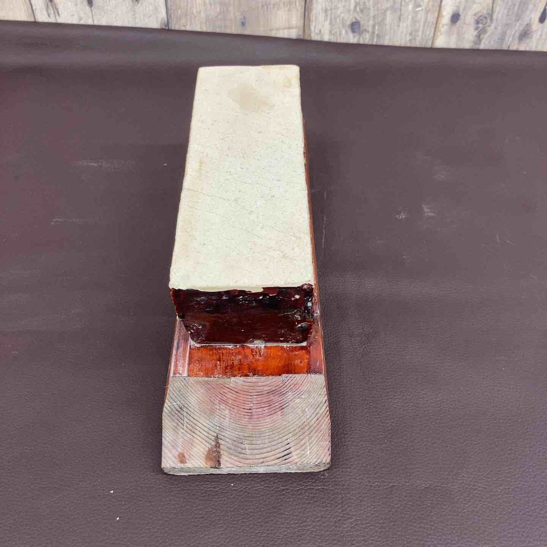 【超希少】 【中古美品】 天然砥石 産地不明 重量2.0Kg(台座含み) 沼田産？ 長さ約215ｘ幅約70ｘ高さ約50 正本山？ 研ぎ 刃物 大工 【東大和店】