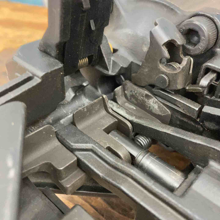 ◇マックス(MAX) 高圧コンクリート用エア釘打ち機 HN-120A グリップに落とせない汚れあり【柏店】