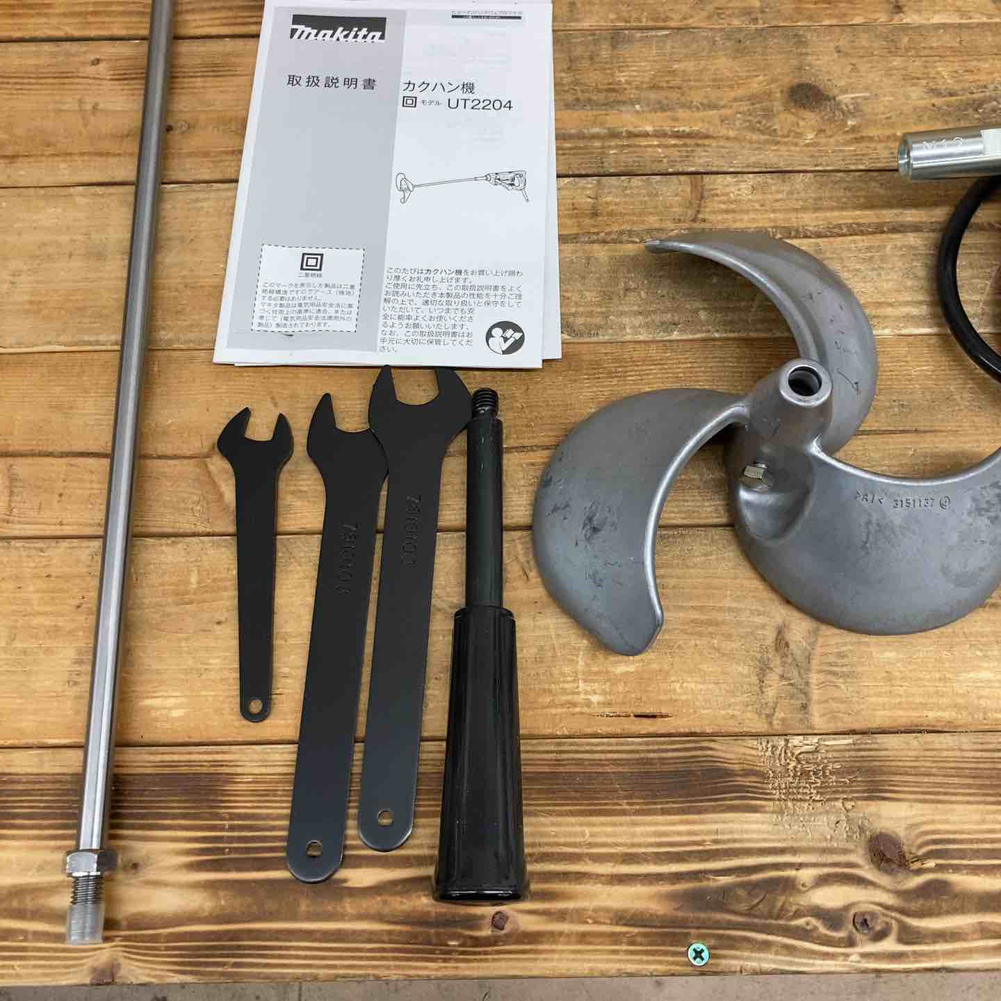 未使用店頭展示品】 マキタ(makita) かくはん機 UT2204 【東大和 未使用店頭展示品】 マキタ(makita) かくはん機 UT2204 【東大和
