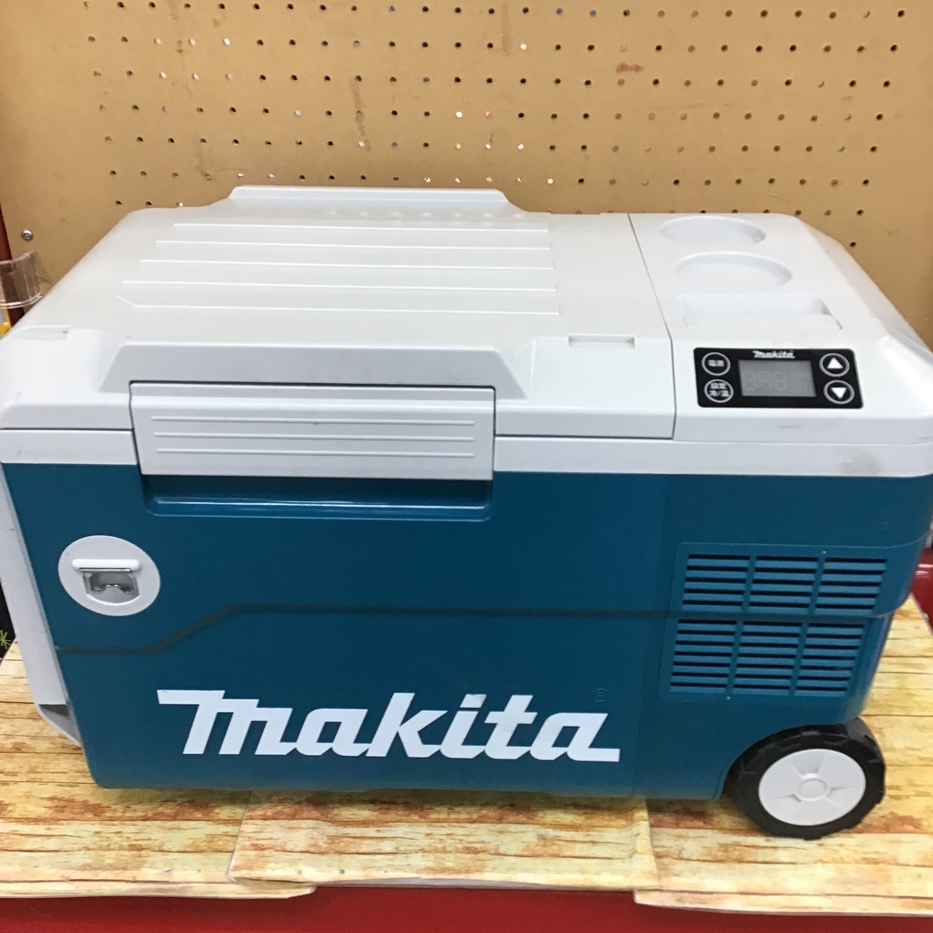 マキタ(makita) コードレス冷温庫 CW180DZ【川崎店】 – アクトツールオンラインショップ