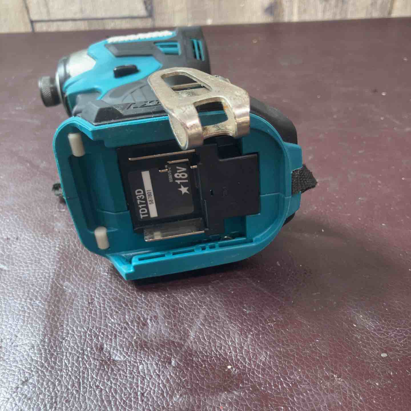 中古品】マキタ(makita) コードレスインパクトドライバー TD173DRGX