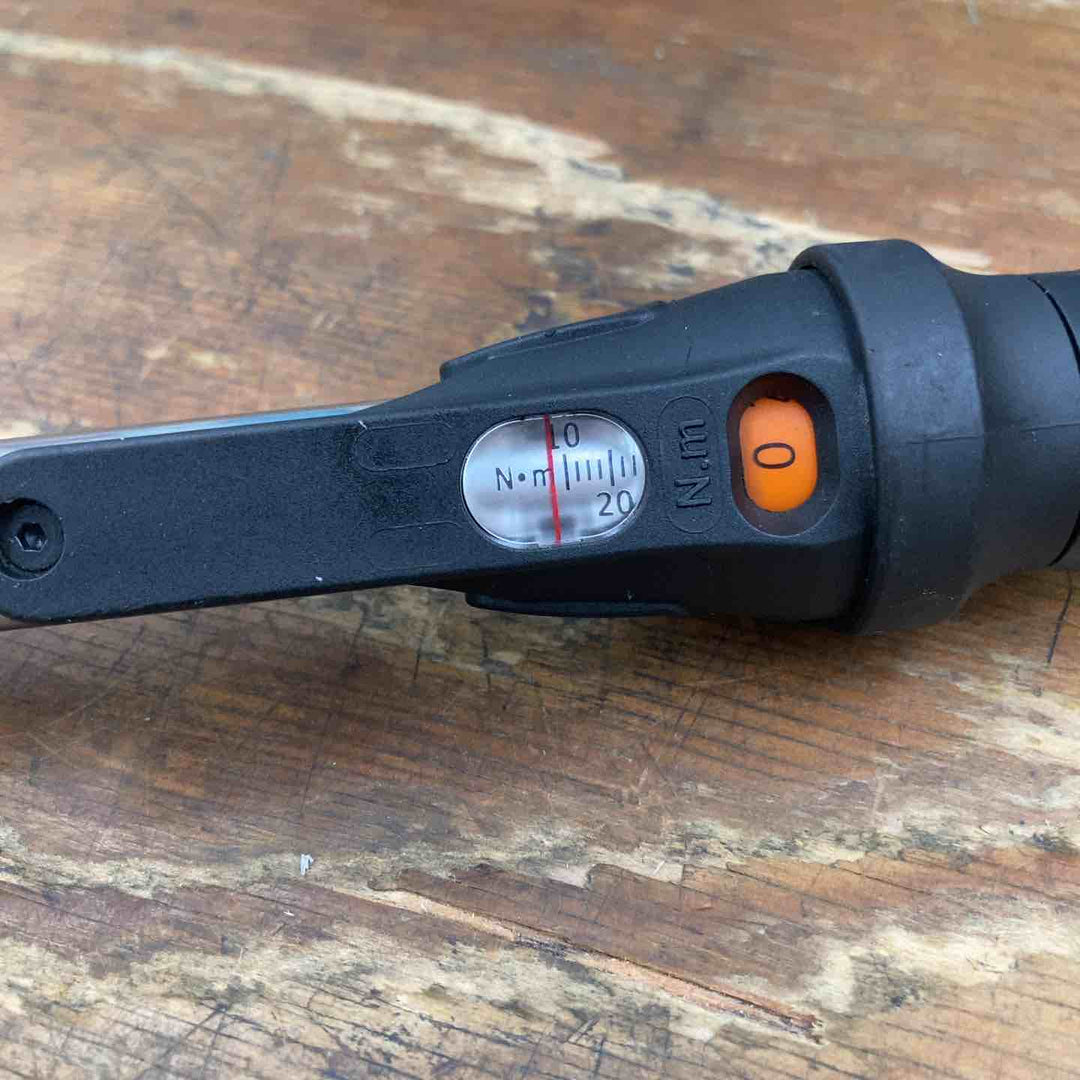 【美品】KTC 9.5sq プレセット型トルクレンチ GW050-03 10-50N・m【柏店】