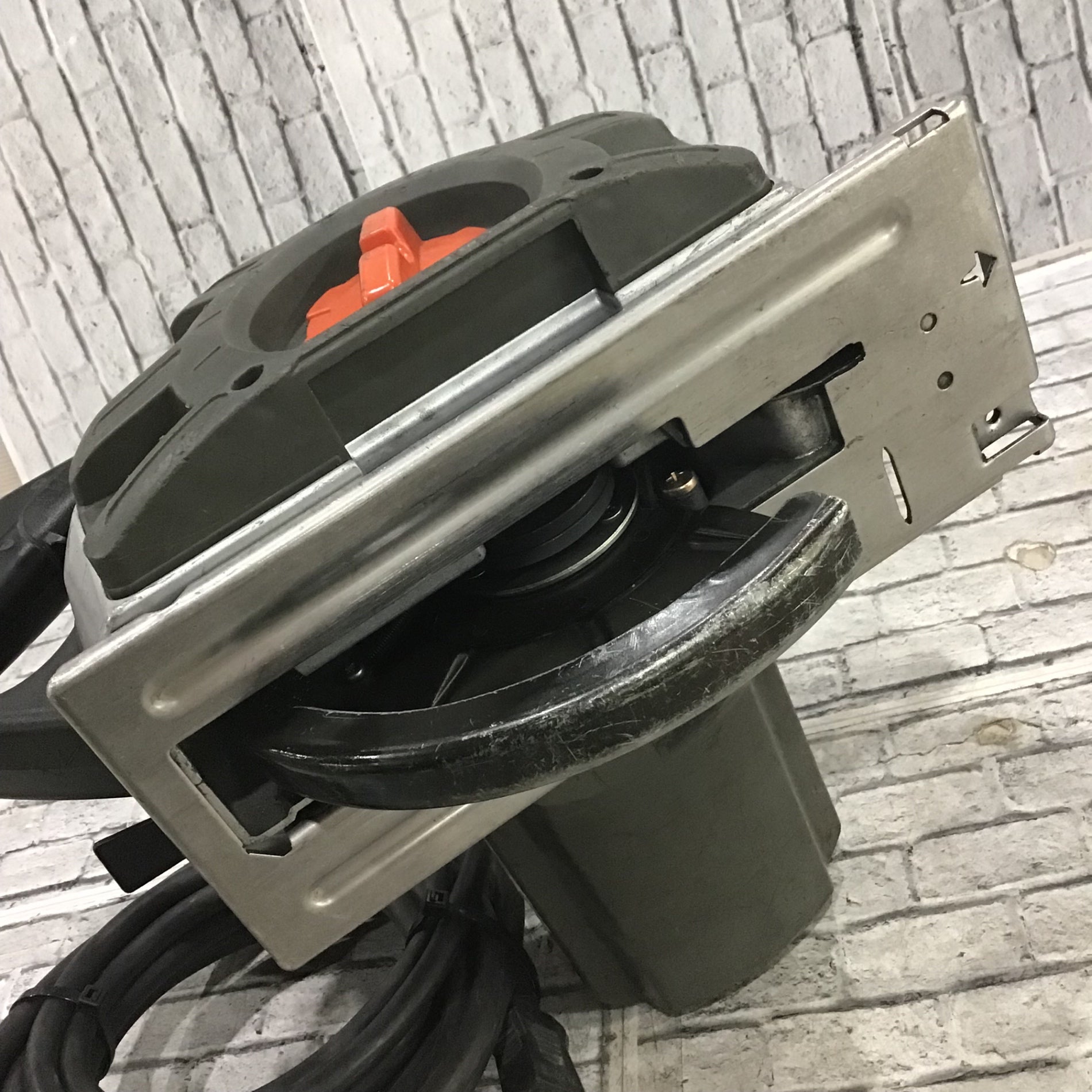 〇新ダイワ(Shindaiwa) 180mm 防塵カッター B18N2-F(B18NII-F)【川口店