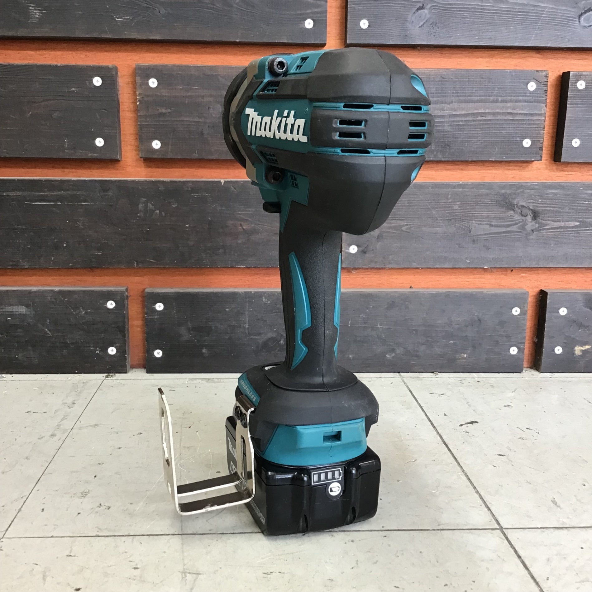中古】マキタ 18vインパクトレンチTW1001DRGX 中古】マキタ 18vインパクトレンチTW1001DRGX