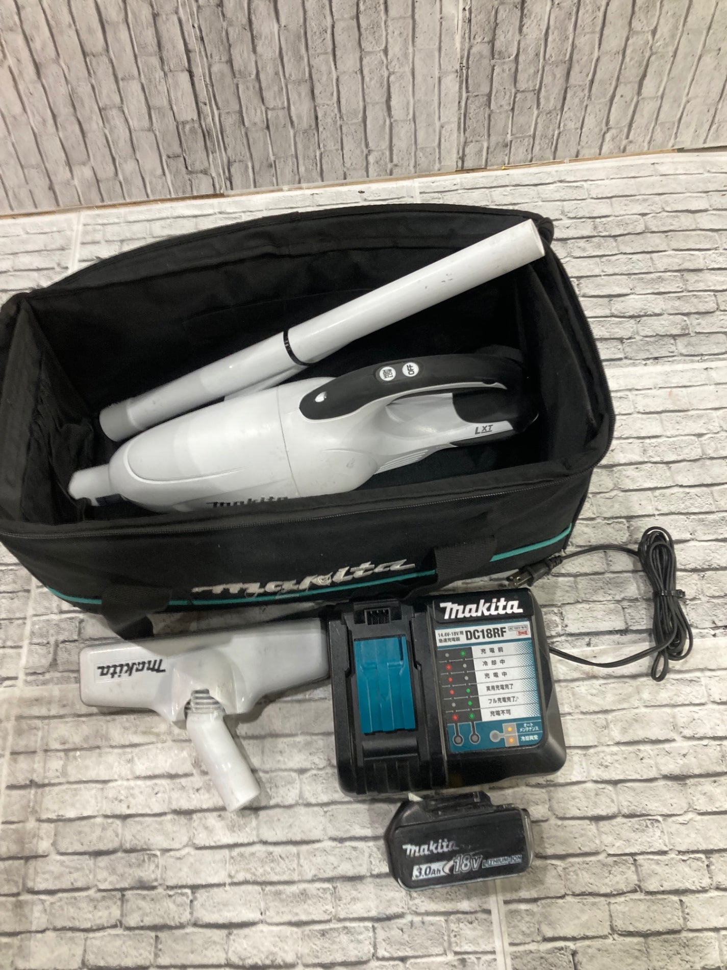 ☆マキタ(makita) コードレスクリーナー CL181FDRFW【川口店