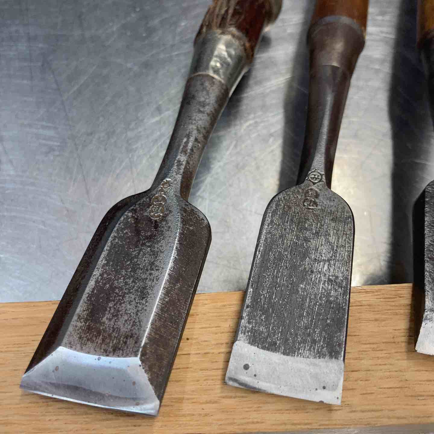中古品】 山弘 鑿 5本まとめ売り 叩き鑿 鉋 大工道具 他 骨董品 【東大