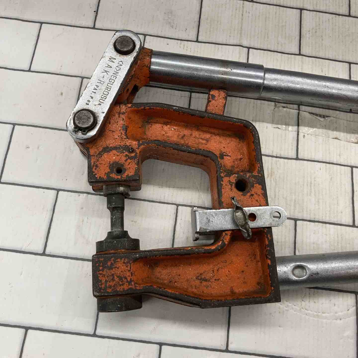 NEGUROSU/ネグロス電工 ケーブルラック・金属ダクト穴あけ工具 MAKRDP / 手動ダクトパンチャー / 再塗装品 NEGUROSU ネグロス MAKRDP ケーブルラック・金属ダクト 穴あけ工具