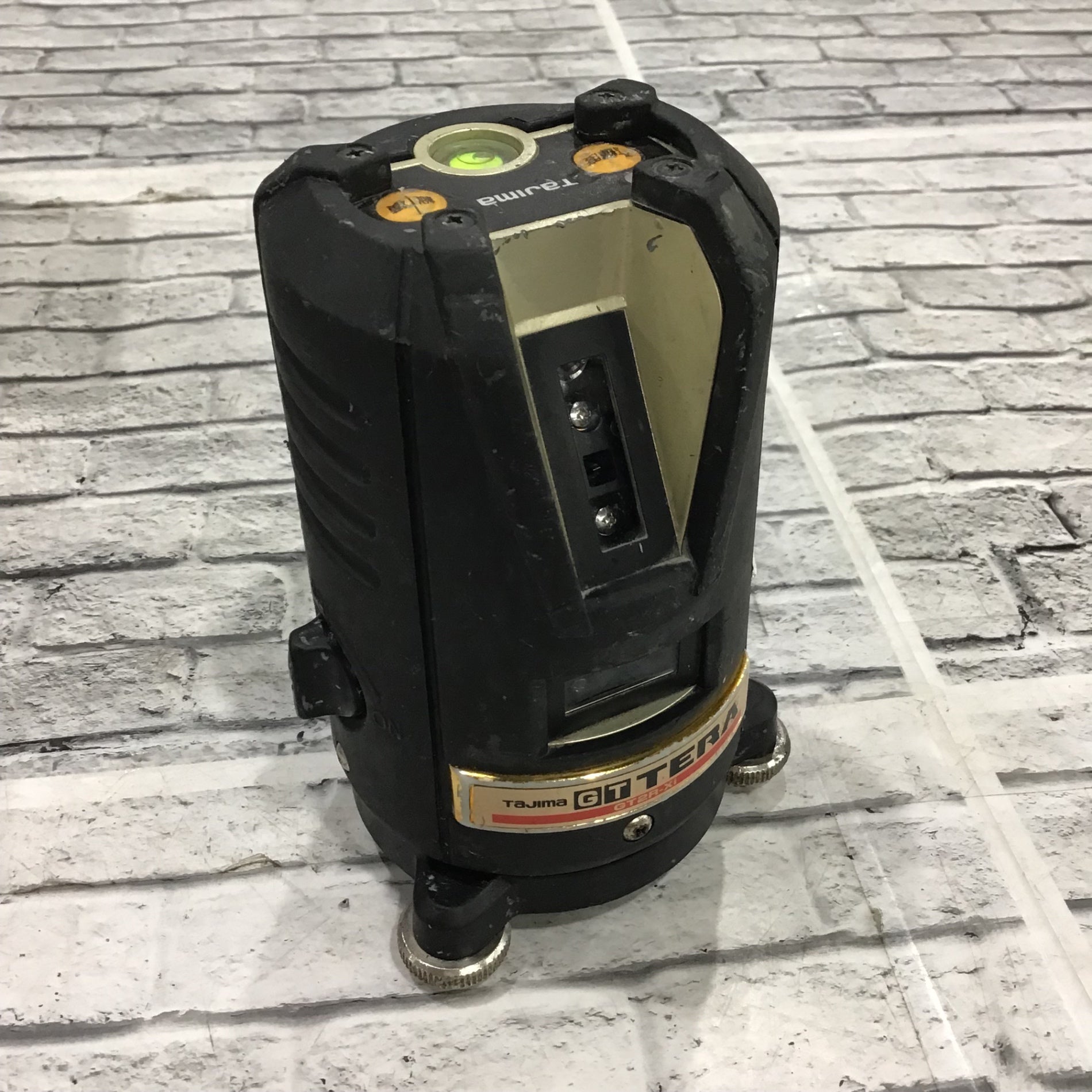 ★値下げしました★ タジマ Tajima GT2R-EXi 墨出し器 赤レーザー 中古品 【ハンズクラフト宜野湾店】 タジマ(Tajima) 高輝度レーザー墨出し器 GT2R-XI 【公式通販】