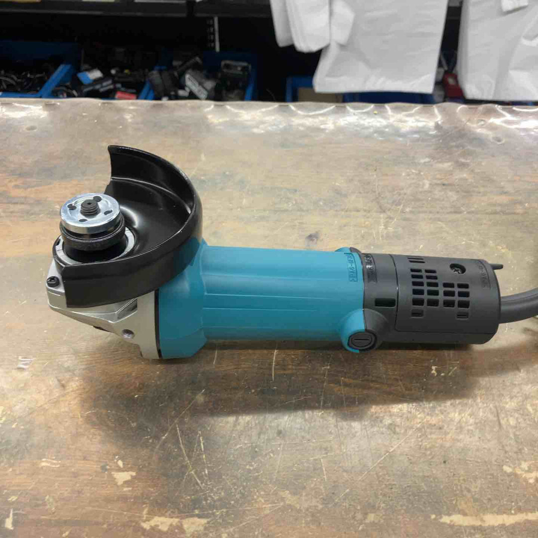 ☆マキタ(makita) 100mmディスクグラインダ 9533B【戸田店】