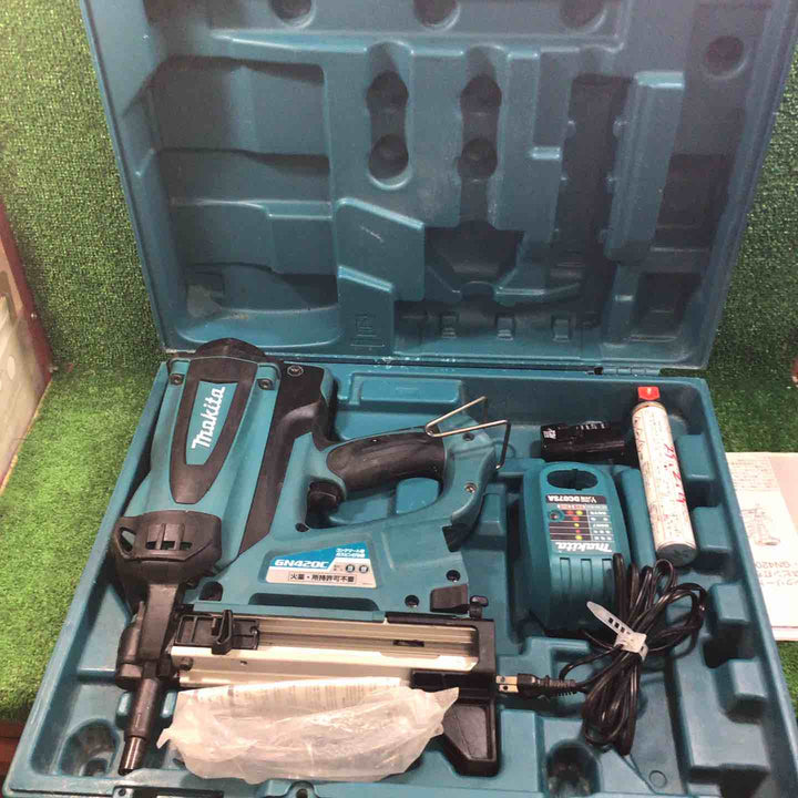 ★マキタ(makita) コードレスコンクリート用ガスピン打ち機 GN420C【川崎店】