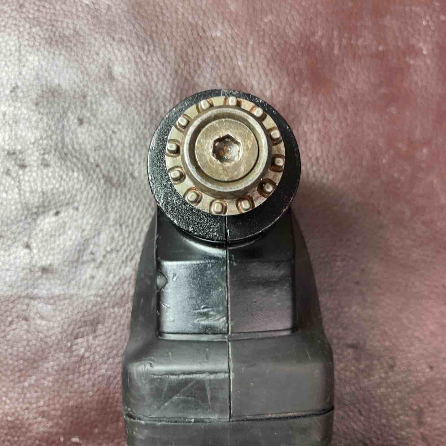 中古品】 マキタ(makita) コードレスマルチツール TM40DZ 14.4V3.0Ah